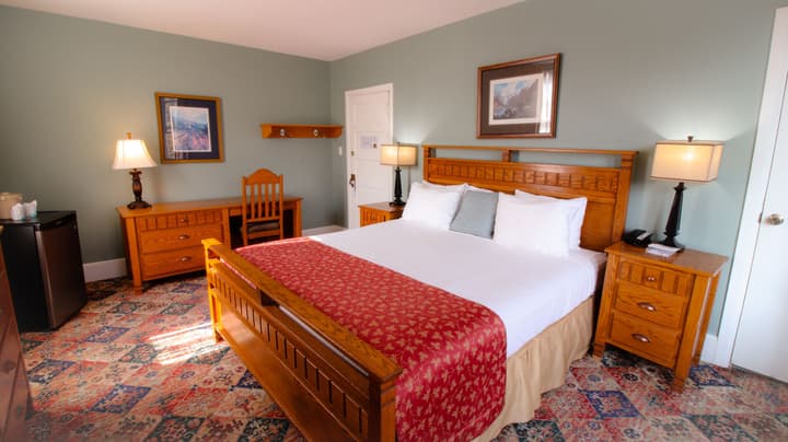 James Bay Inn Hotel & Suites