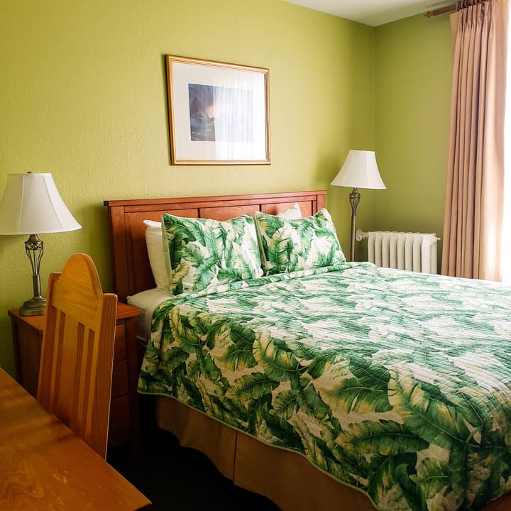 James Bay Inn Hotel & Suites