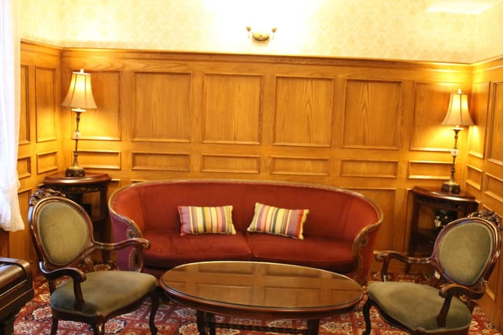 James Bay Inn Hotel & Suites
