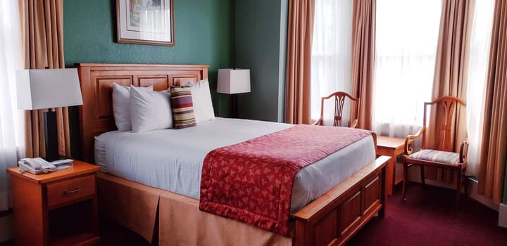 James Bay Inn Hotel & Suites