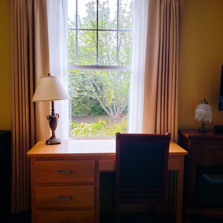 James Bay Inn Hotel & Suites