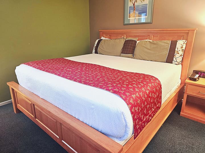 James Bay Inn Hotel & Suites