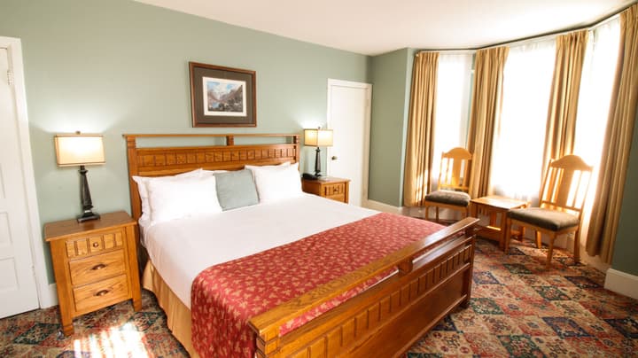 James Bay Inn Hotel & Suites