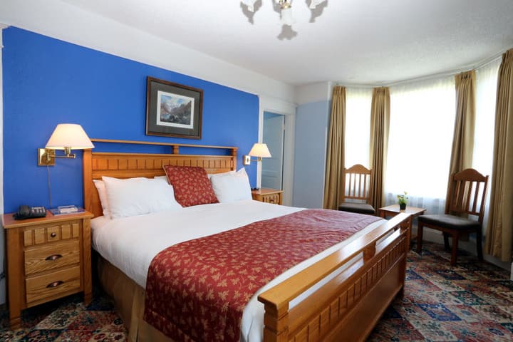 James Bay Inn Hotel & Suites
