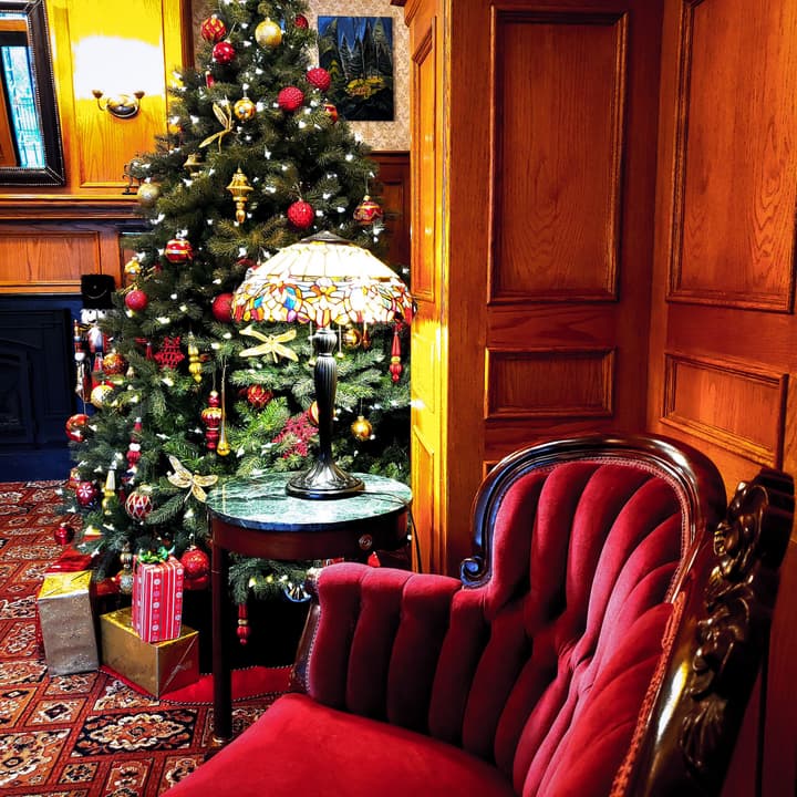 James Bay Inn Hotel & Suites