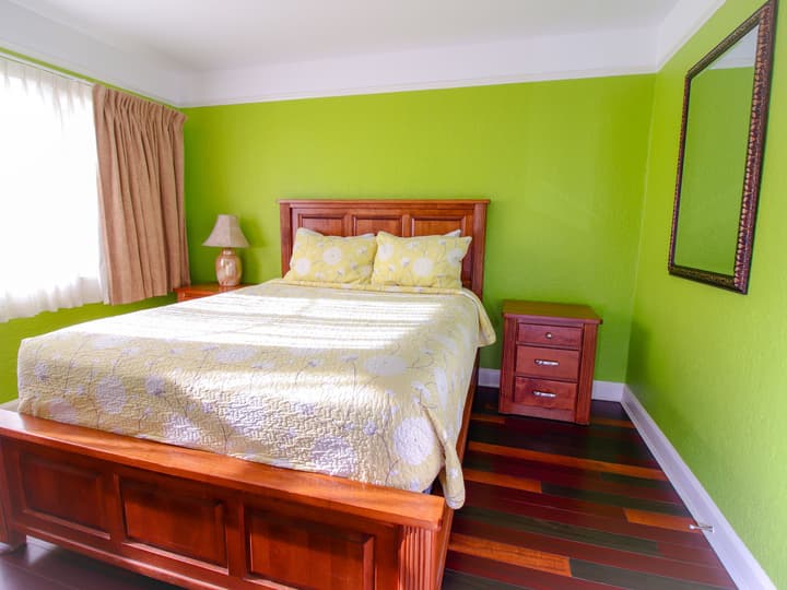 James Bay Inn Hotel & Suites