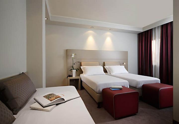 Smart Hotel Holiday