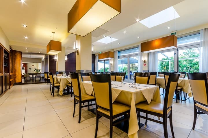 Smart Hotel Holiday