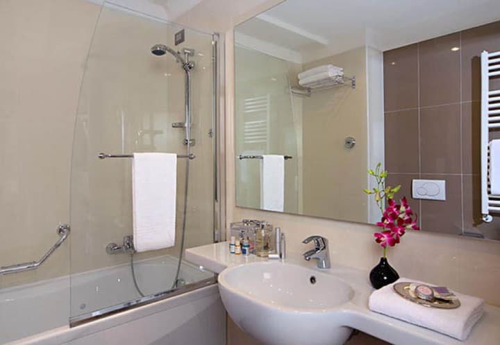 Smart Hotel Holiday