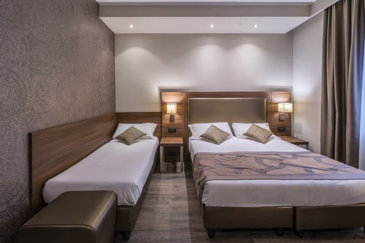 Smart Hotel Holiday