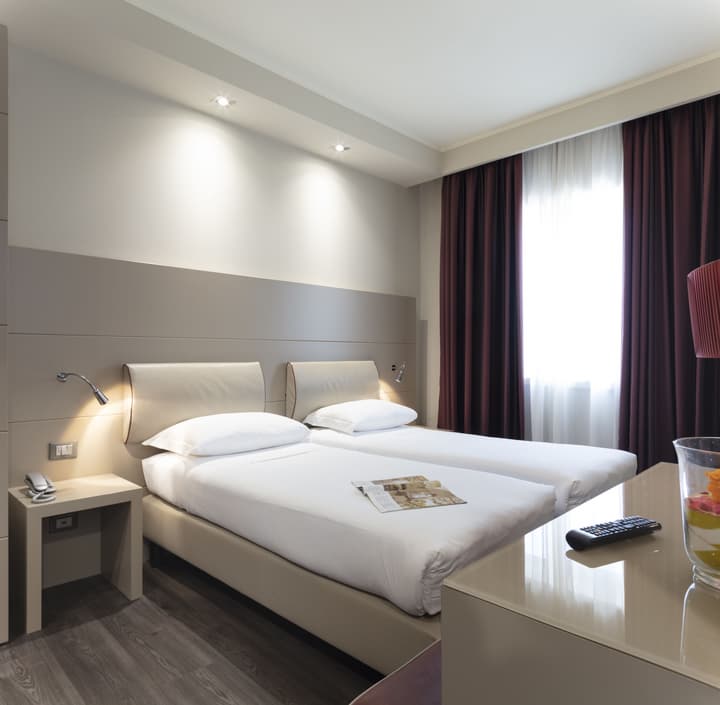 Smart Hotel Holiday