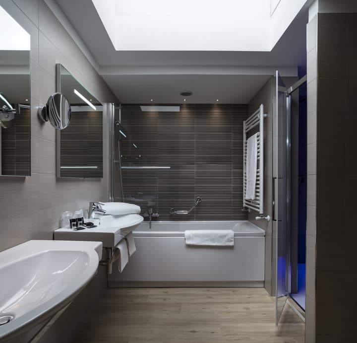 Smart Hotel Holiday