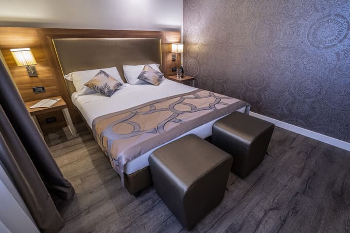 Smart Hotel Holiday