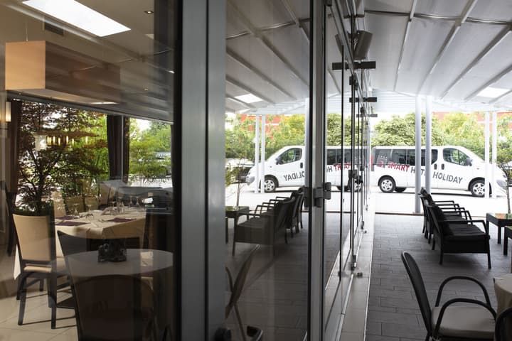 Smart Hotel Holiday