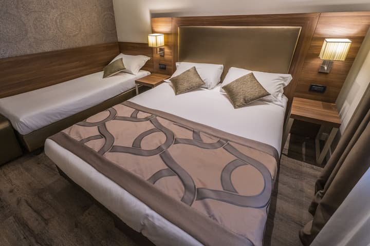Smart Hotel Holiday
