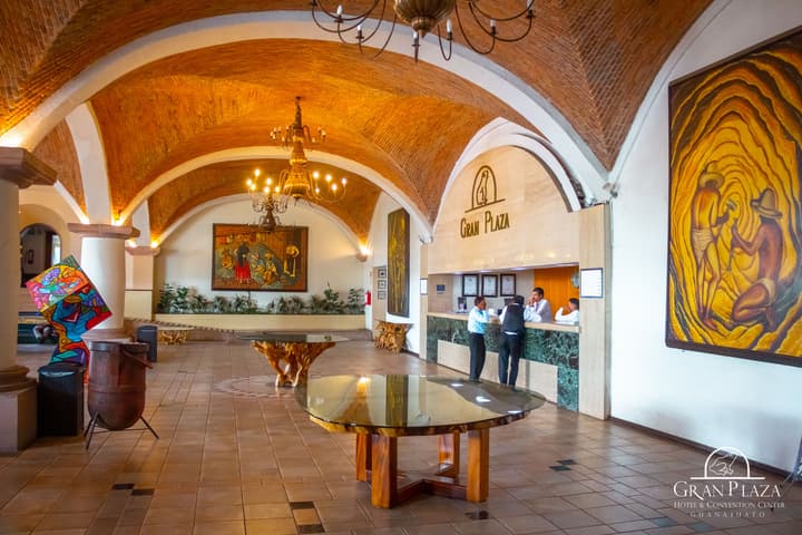 Gran Plaza Hotel & Convention Center