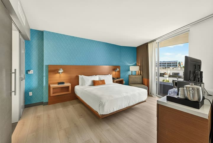 Shore Hotel