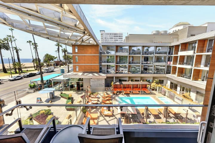 Shore Hotel