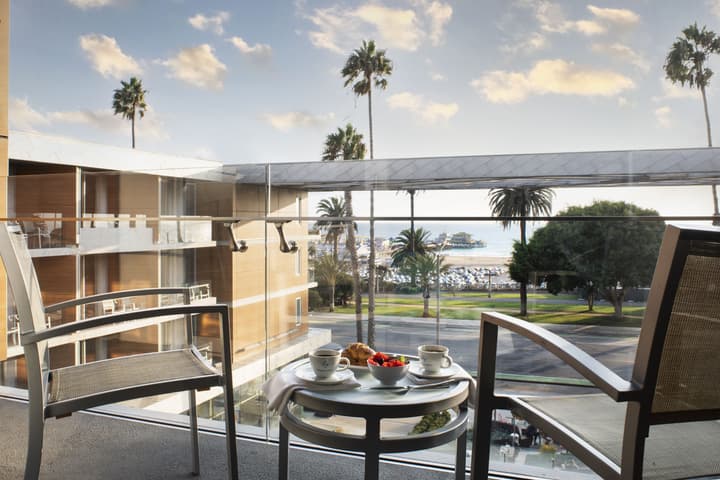 Shore Hotel