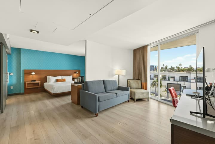 Shore Hotel