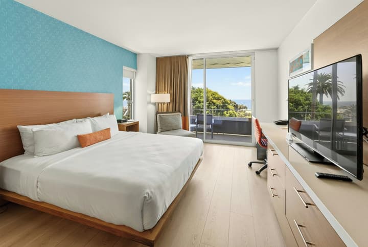 Shore Hotel