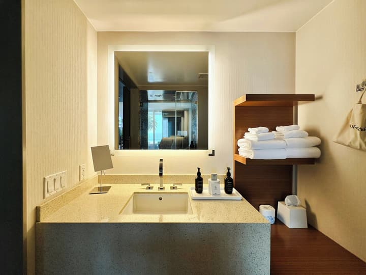 Shore Hotel