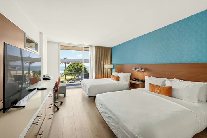 Shore Hotel