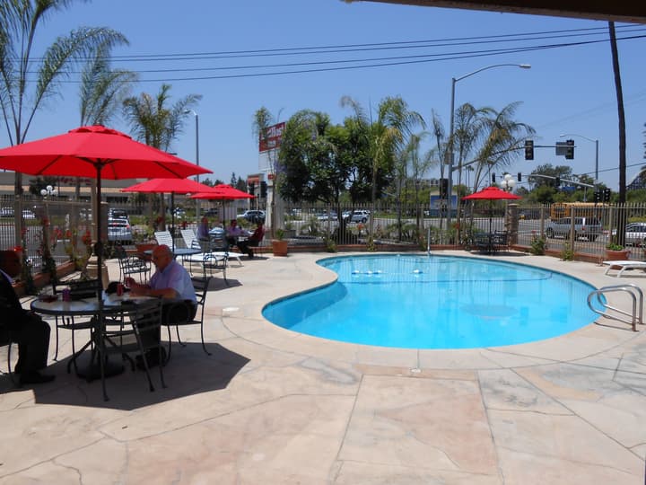 Best Inn & Suites