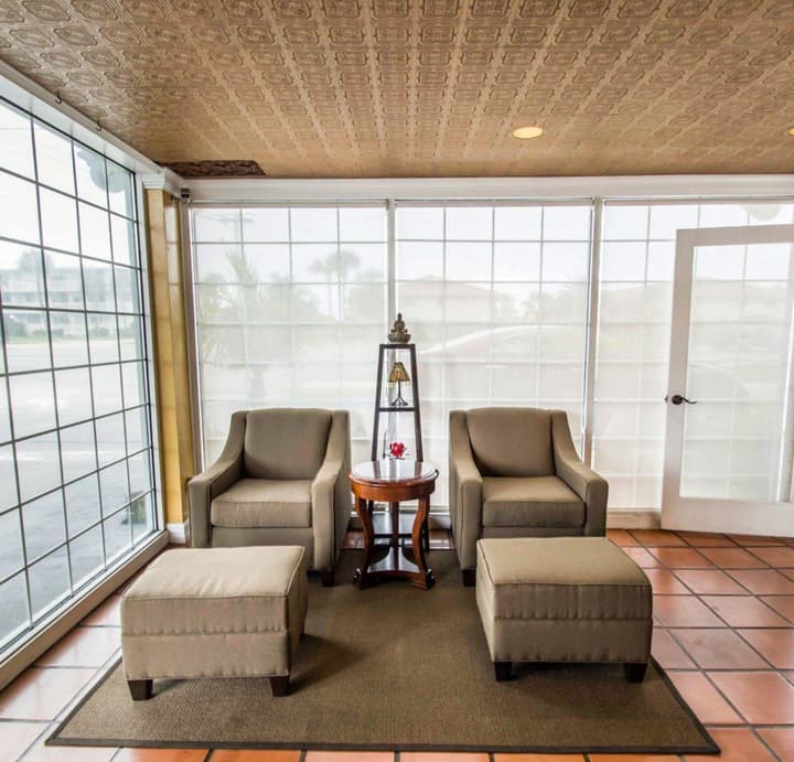 Econo Lodge Cocoa Beach - near the Port