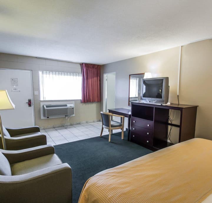 Econo Lodge Cocoa Beach - near the Port