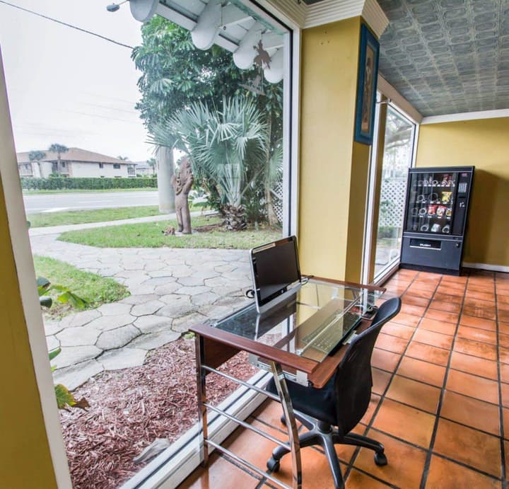 Econo Lodge Cocoa Beach - near the Port