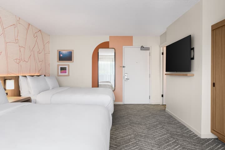 The Ambassador Hotel of Waikiki, Tapestry Collection by Hilton