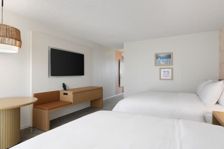 The Ambassador Hotel of Waikiki, Tapestry Collection by Hilton