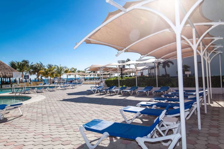 Aquamarina Beach Hotel