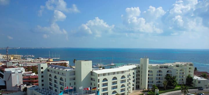 Aquamarina Beach Hotel