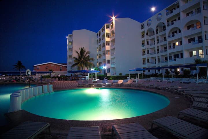 Aquamarina Beach Hotel