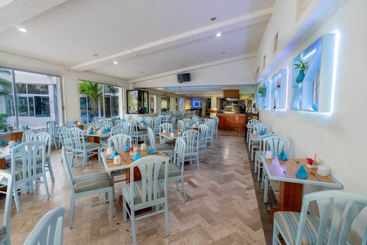 Aquamarina Beach Hotel