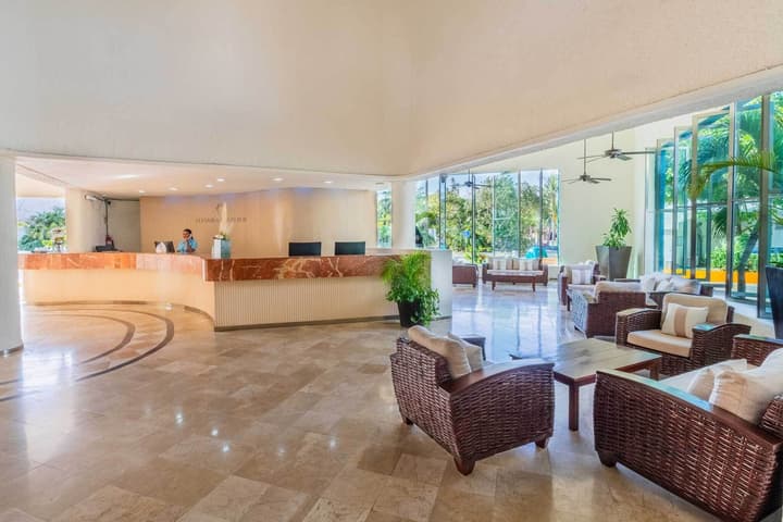 Aquamarina Beach Hotel