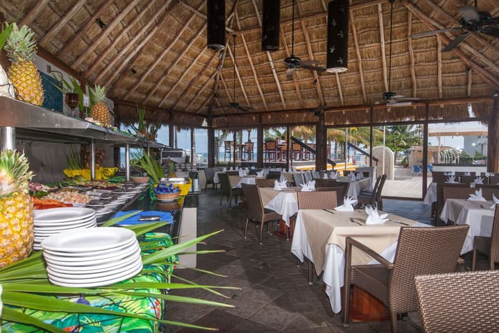 Aquamarina Beach Hotel