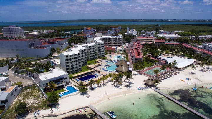 Aquamarina Beach Hotel