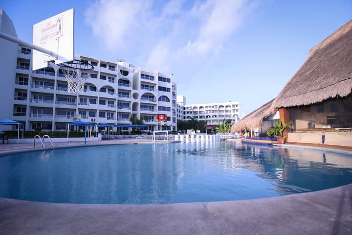 Aquamarina Beach Hotel