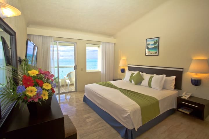 Aquamarina Beach Hotel