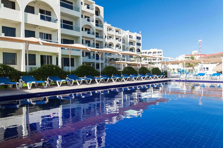Aquamarina Beach Hotel