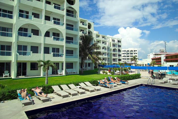 Aquamarina Beach Hotel