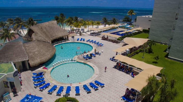 Aquamarina Beach Hotel