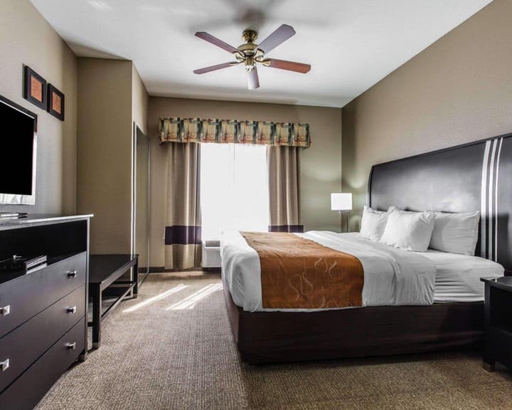 Comfort Suites Bakersfield