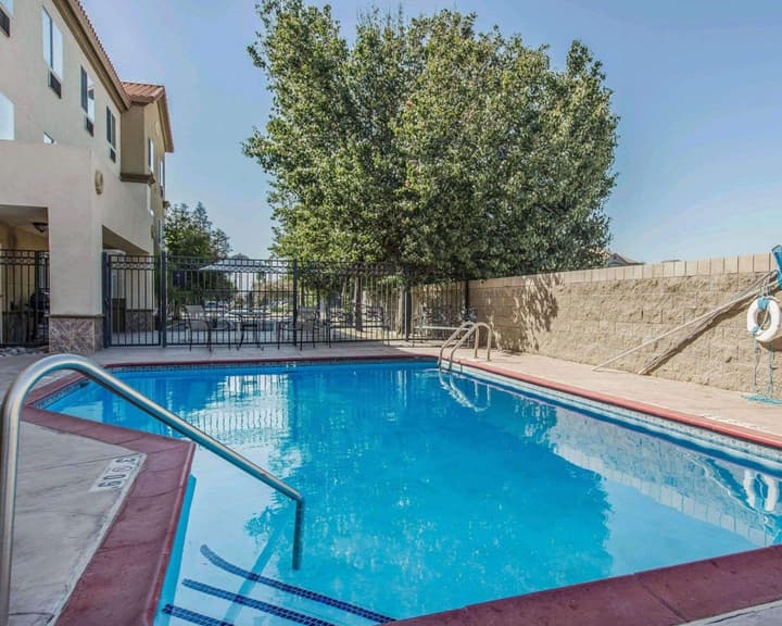 Comfort Suites Bakersfield