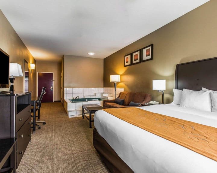 Comfort Suites Bakersfield