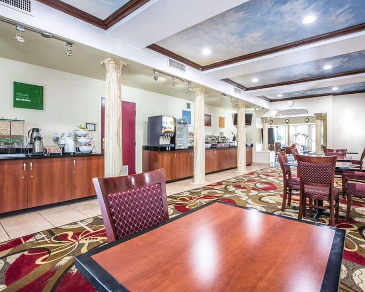 Comfort Suites Bakersfield