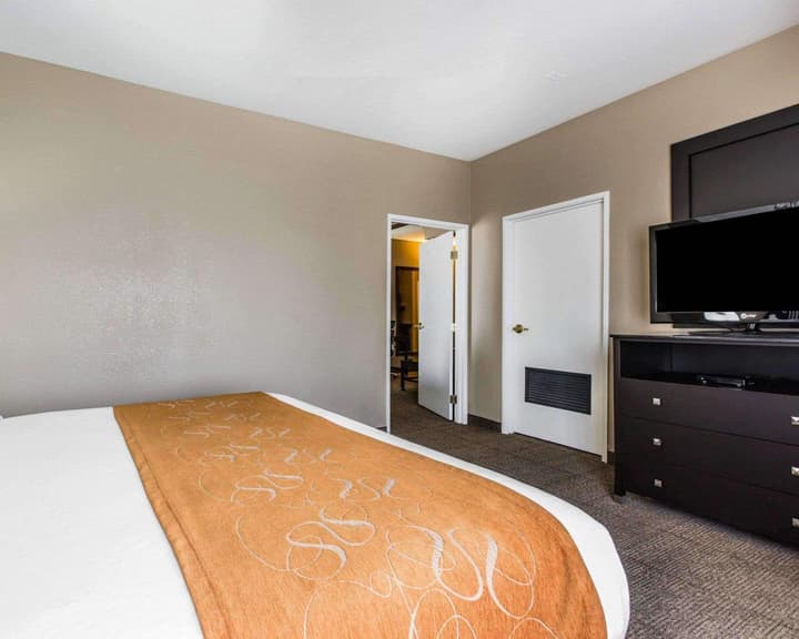 Comfort Suites Bakersfield